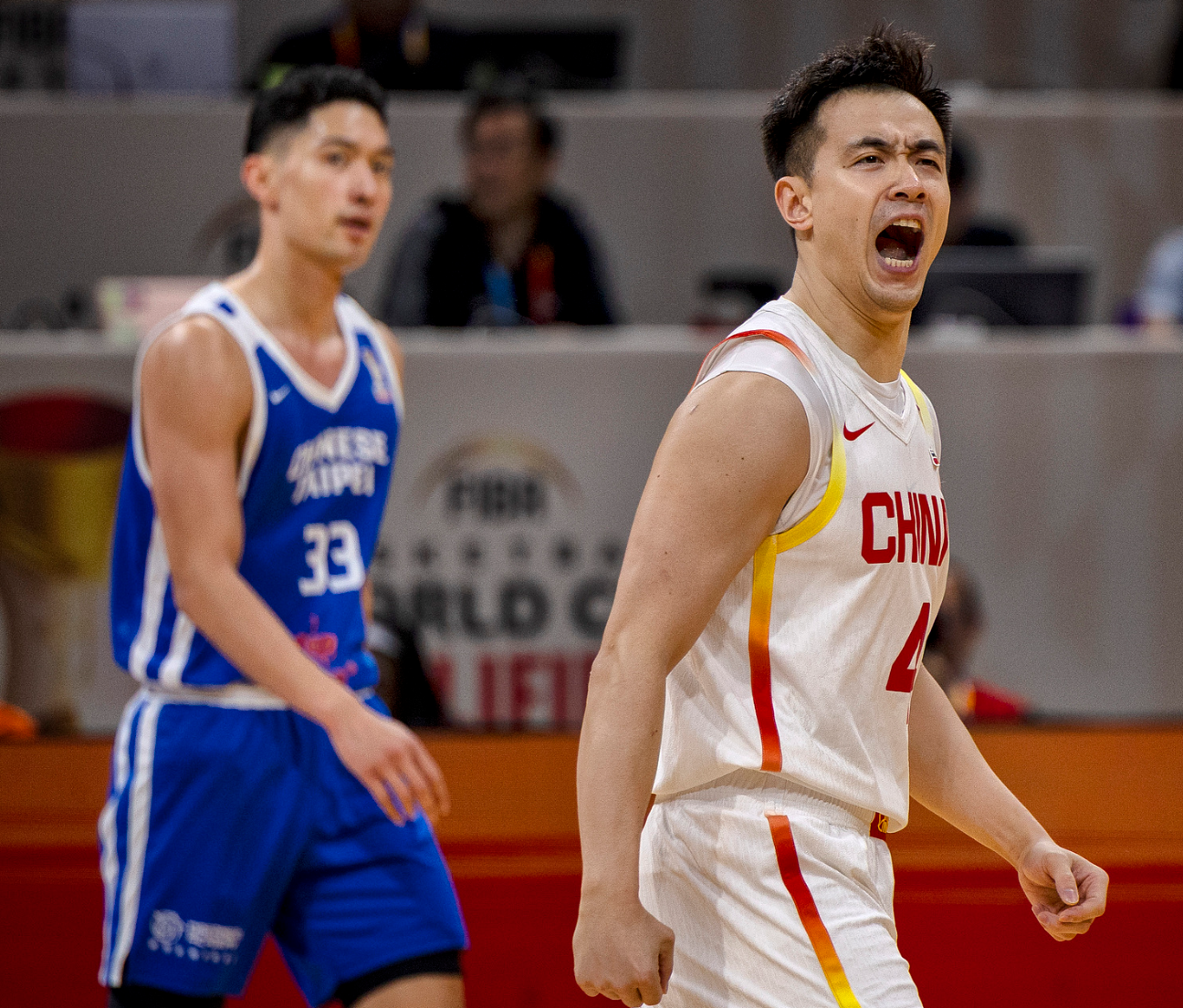 芒果体育直播-5分钟4犯仍男篮功臣！末节超远三分绝平值千金 赵继伟14分钟13分